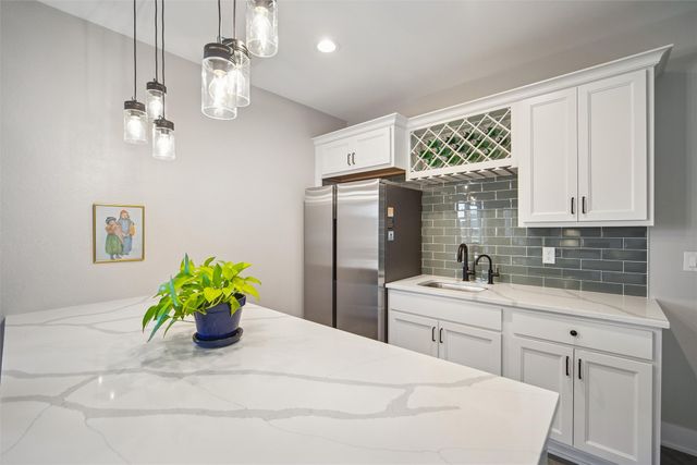 5008 149th Court, Urbandale, IA 50323