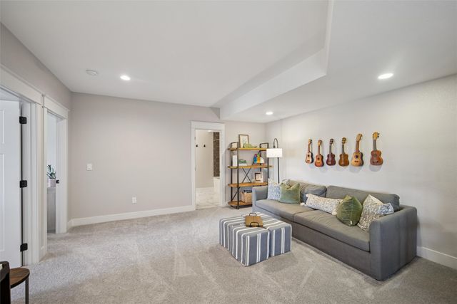 5008 149th Court, Urbandale, IA 50323