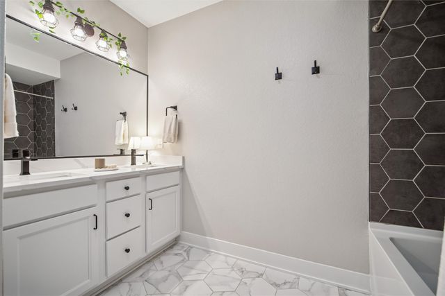 5008 149th Court, Urbandale, IA 50323