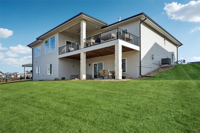 5008 149th Court, Urbandale, IA 50323