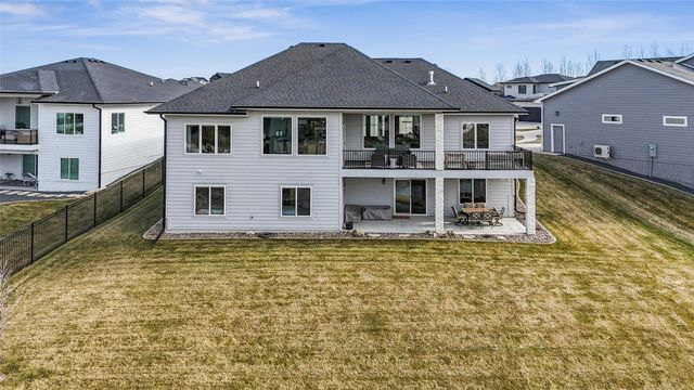 5008 149th Court, Urbandale, IA 50323