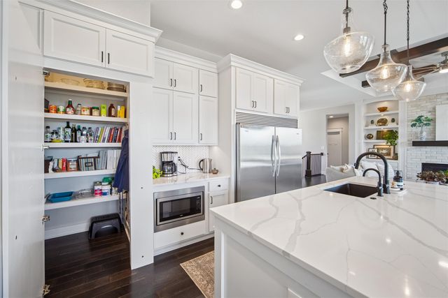 5008 149th Court, Urbandale, IA 50323