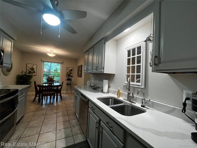 3880 BUTTERNUT Court 2, Port Huron, MI 48060