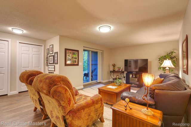 3880 BUTTERNUT Court 2, Port Huron, MI 48060