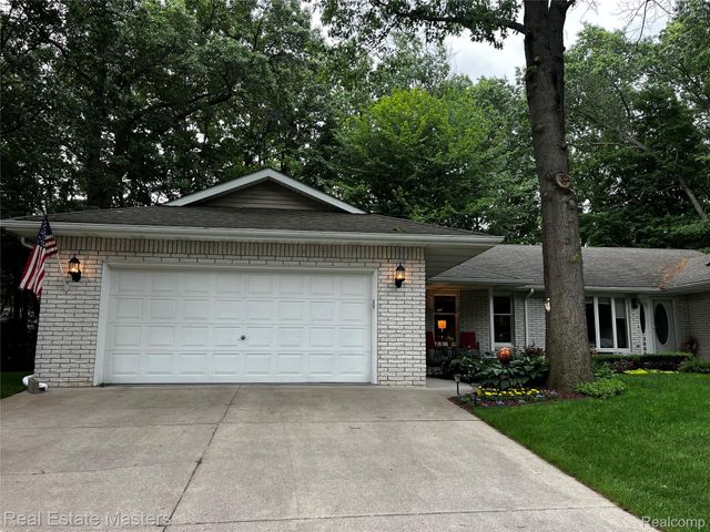 3880 BUTTERNUT Court 2, Port Huron, MI 48060