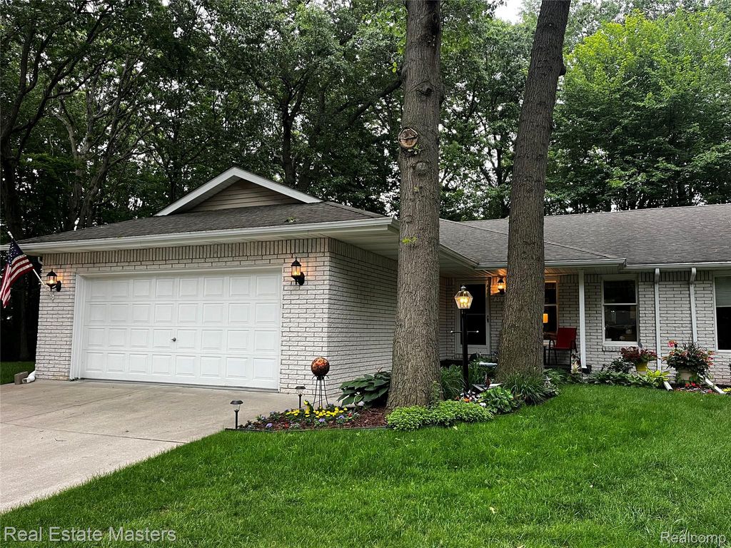 3880 BUTTERNUT Court 2, Port Huron, MI 48060