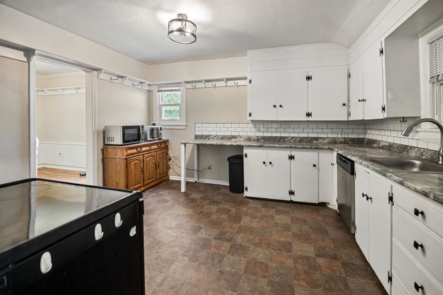 712 S Terrace Dr, Wichita, KS 67218