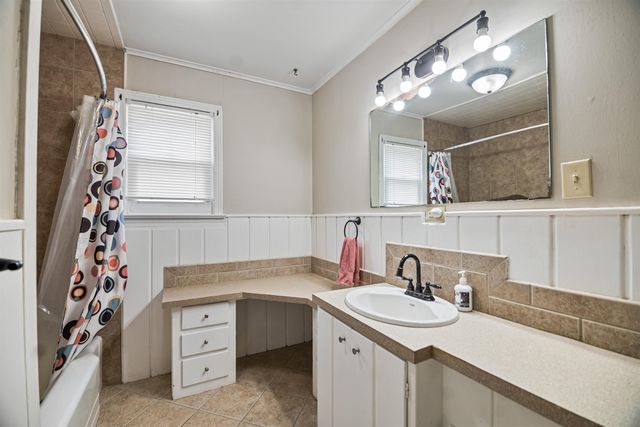 712 S Terrace Dr, Wichita, KS 67218