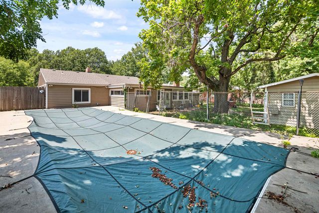 712 S Terrace Dr, Wichita, KS 67218