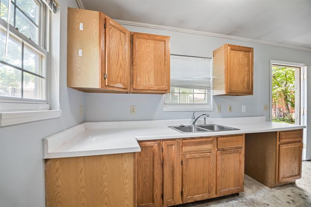 712 S Terrace Dr, Wichita, KS 67218