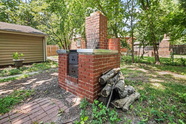 712 S Terrace Dr, Wichita, KS 67218