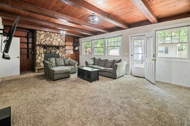 712 S Terrace Dr, Wichita, KS 67218