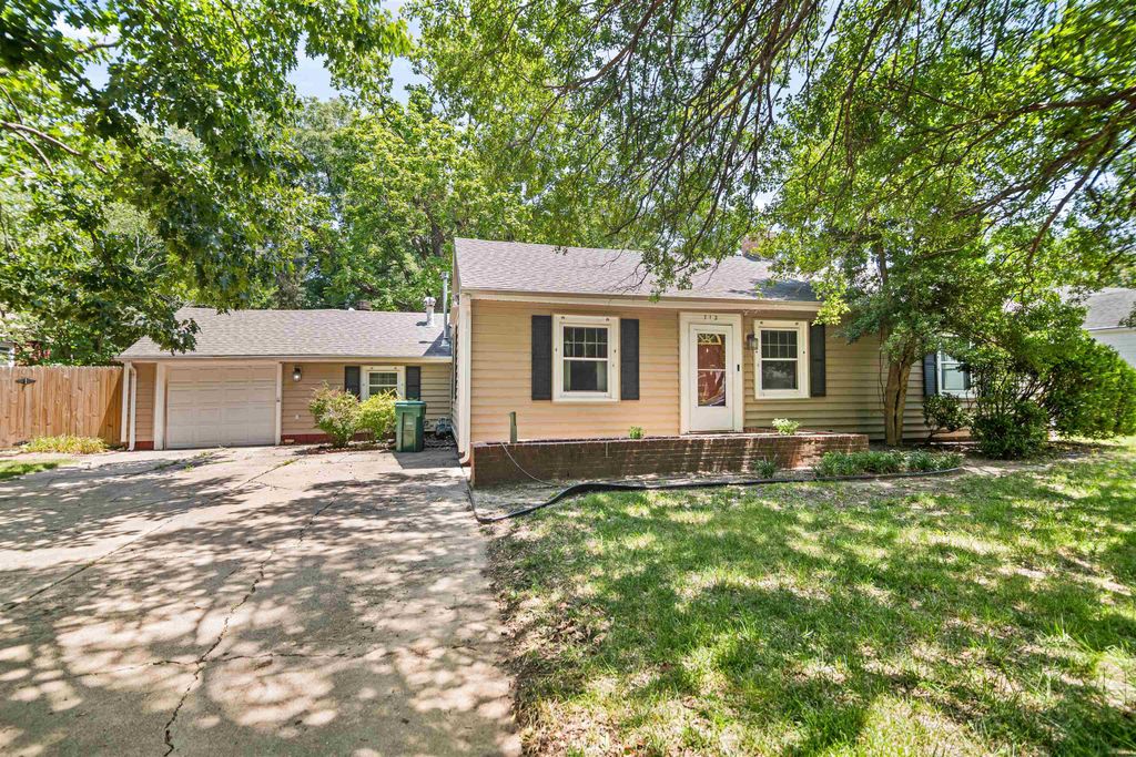 712 S Terrace Dr, Wichita, KS 67218