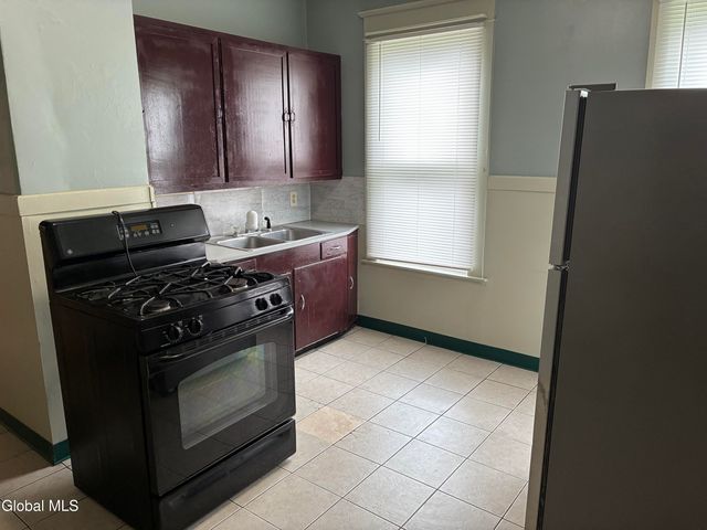 987 Main Avenue, Schenectady, NY 12303