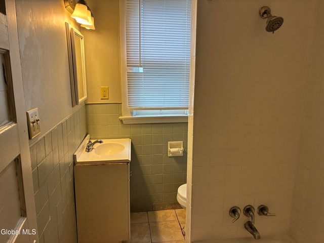 987 Main Avenue, Schenectady, NY 12303