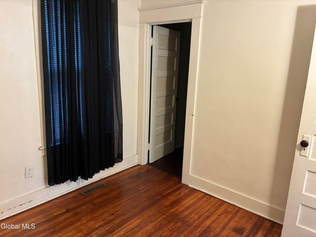 987 Main Avenue, Schenectady, NY 12303