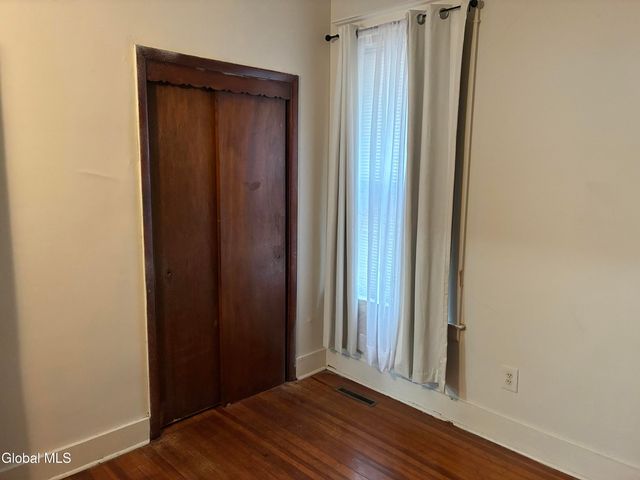 987 Main Avenue, Schenectady, NY 12303