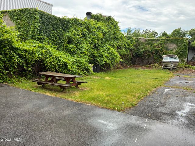 987 Main Avenue, Schenectady, NY 12303