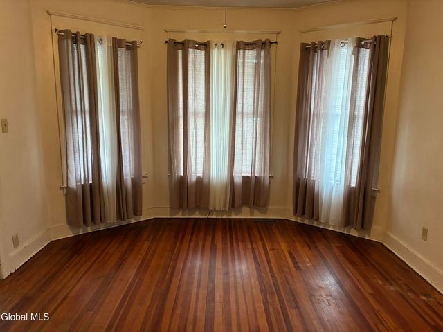 987 Main Avenue, Schenectady, NY 12303