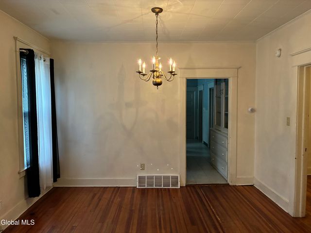 987 Main Avenue, Schenectady, NY 12303