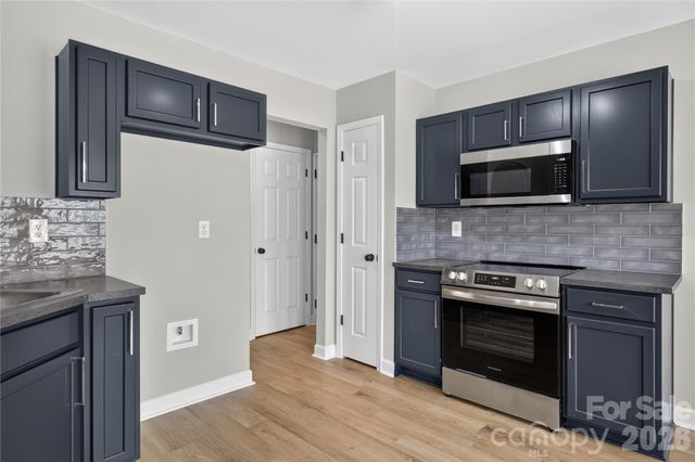 634 Longacre Drive, Charlotte, NC 28214