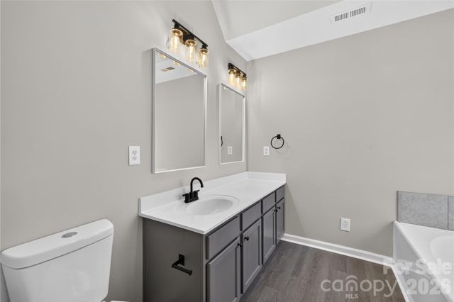 634 Longacre Drive, Charlotte, NC 28214