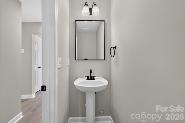 634 Longacre Drive, Charlotte, NC 28214