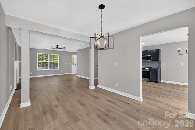 634 Longacre Drive, Charlotte, NC 28214