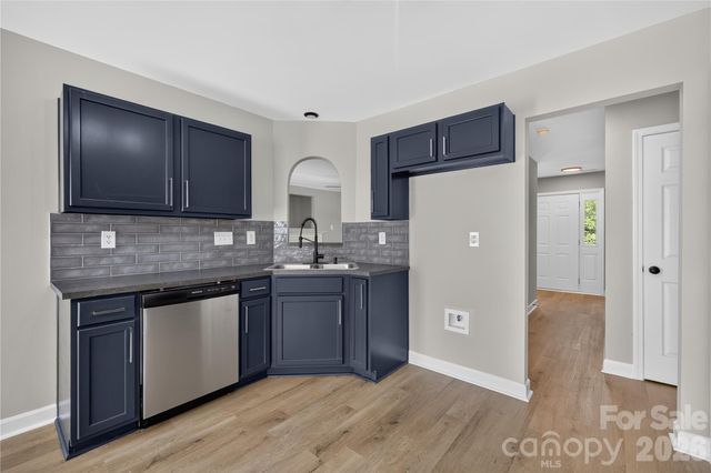 634 Longacre Drive, Charlotte, NC 28214