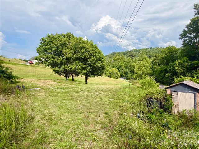 100 Sprouse Town Road, Weaverville, NC 28787
