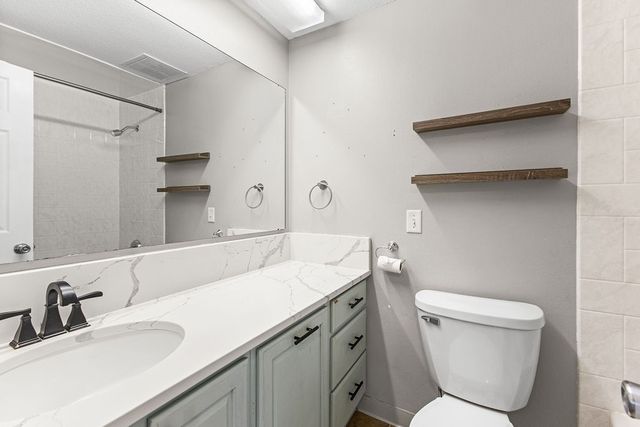 4153 E Ovid Avenue, Des Moines, IA 50317