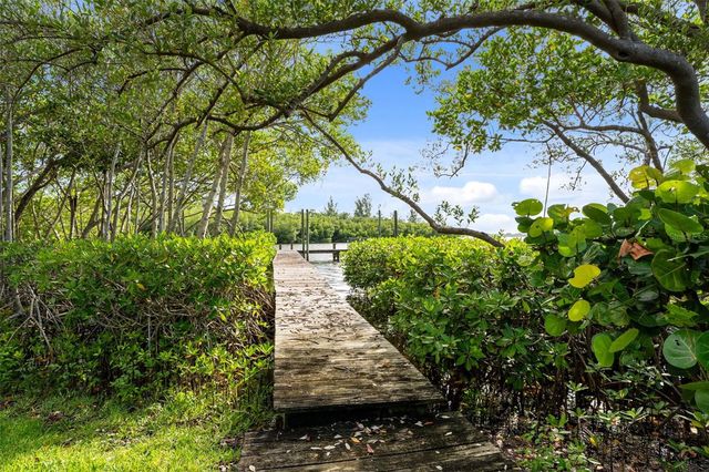 395 LIVE OAK DRIVE, Vero Beach, FL 32963