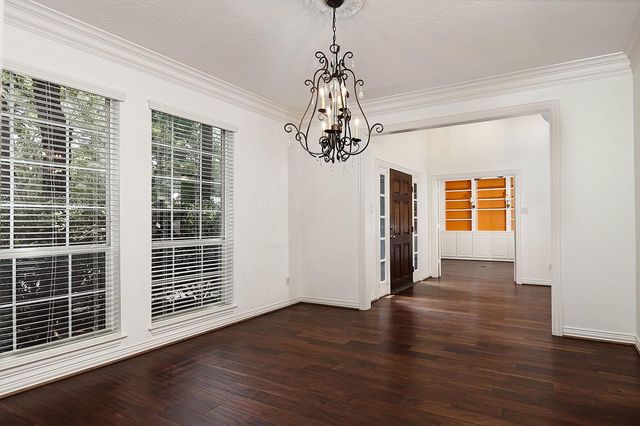 27 Bluff Creek Place, The Woodlands, TX 77382