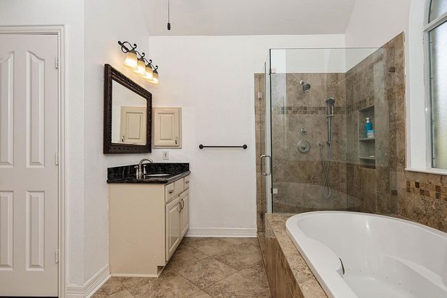 27 Bluff Creek Place, The Woodlands, TX 77382