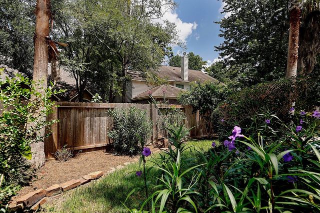 27 Bluff Creek Place, The Woodlands, TX 77382