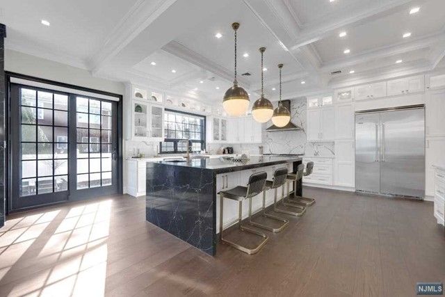 6 Allison Drive, Englewood Cliffs, NJ 07632