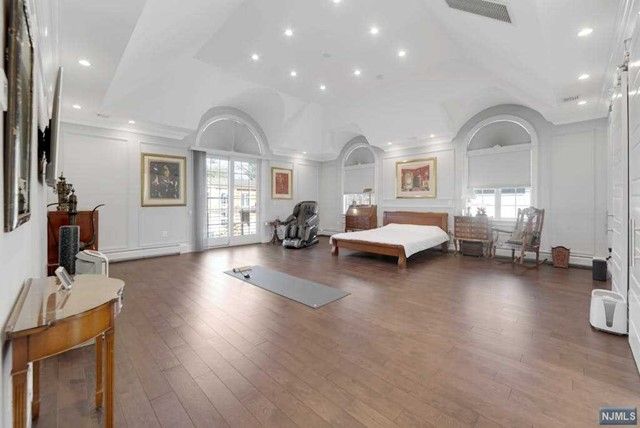 6 Allison Drive, Englewood Cliffs, NJ 07632