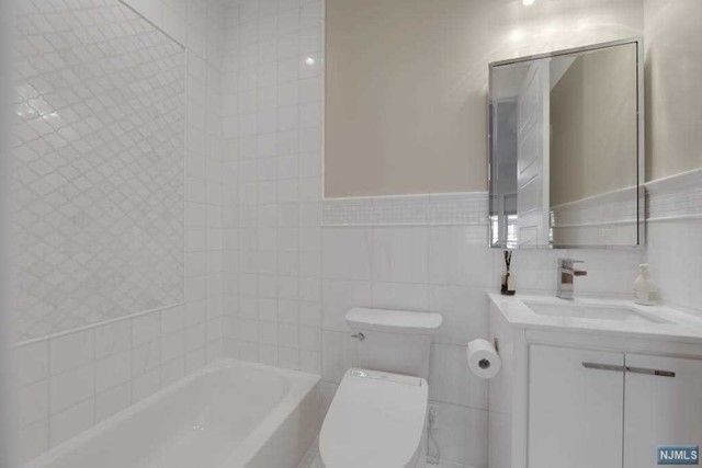 6 Allison Drive, Englewood Cliffs, NJ 07632