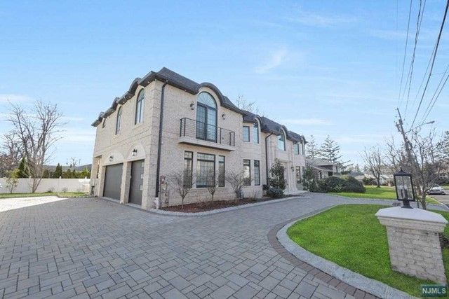 6 Allison Drive, Englewood Cliffs, NJ 07632
