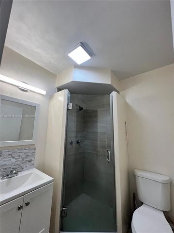 5041 W Oakland Park Blvd 110, Lauderdale Lakes, FL 33313