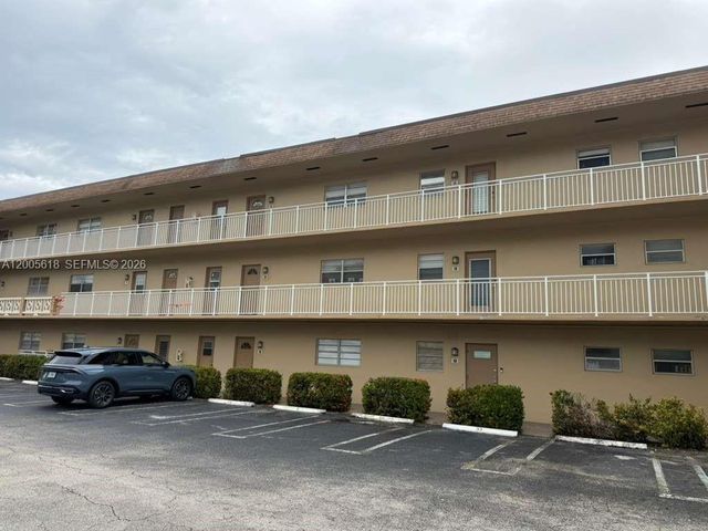 5041 W Oakland Park Blvd 110, Lauderdale Lakes, FL 33313