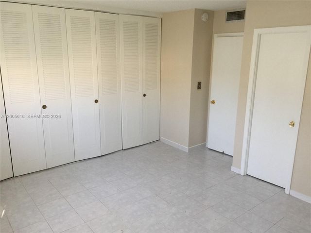 5041 W Oakland Park Blvd 110, Lauderdale Lakes, FL 33313