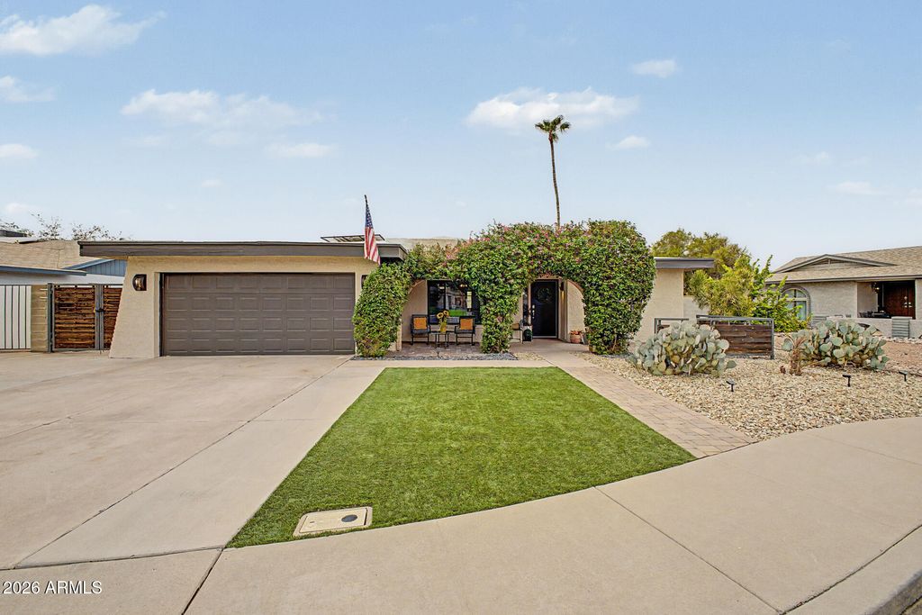 2064 S NOCHE DE PAZ Street, Mesa, AZ 85202 — exterior