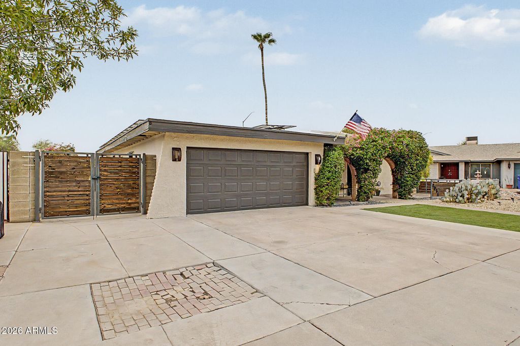 2064 S NOCHE DE PAZ Street, Mesa, AZ 85202 — photo 4