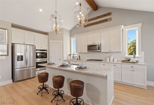 821 Colesbourne Circle, Uniontown, OH 44685