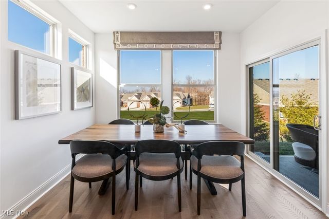 821 Colesbourne Circle, Uniontown, OH 44685