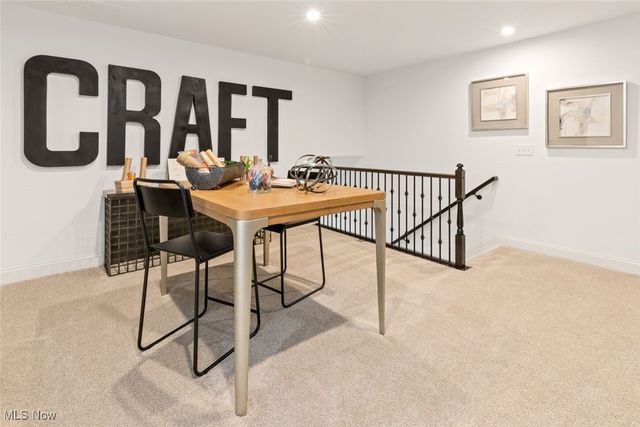 821 Colesbourne Circle, Uniontown, OH 44685