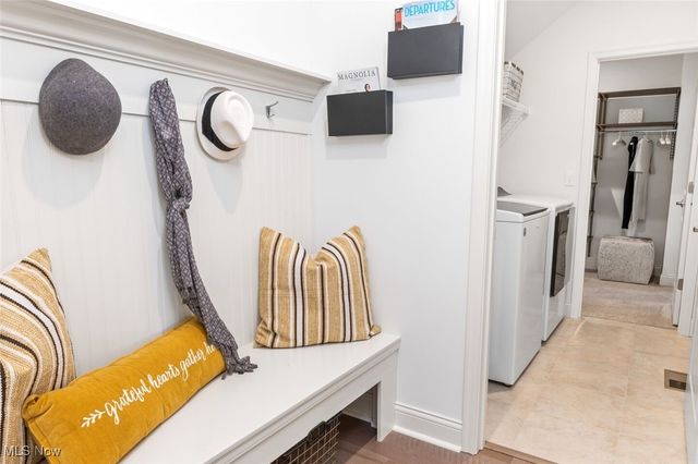 821 Colesbourne Circle, Uniontown, OH 44685