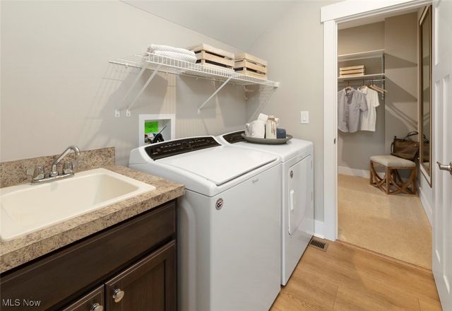 821 Colesbourne Circle, Uniontown, OH 44685