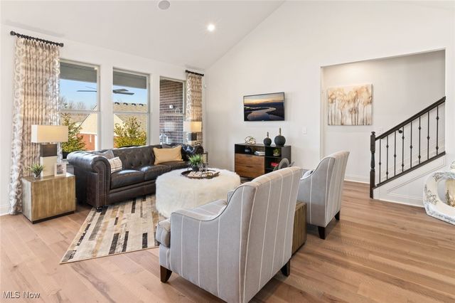 821 Colesbourne Circle, Uniontown, OH 44685